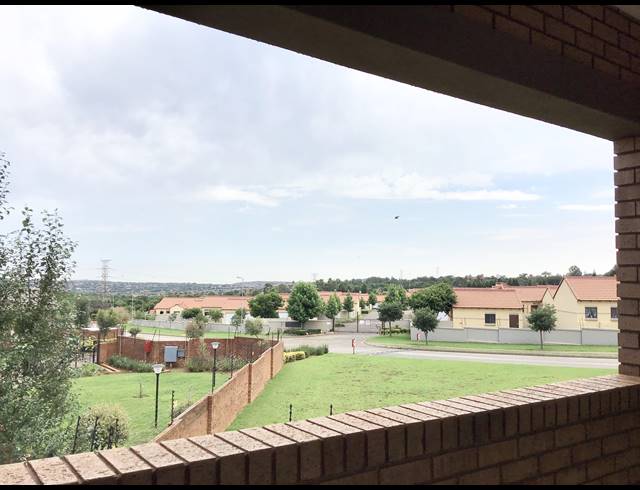 2 BEDROOM APARTMENT FOR SALE IN MOOIKLOOF RIDGE